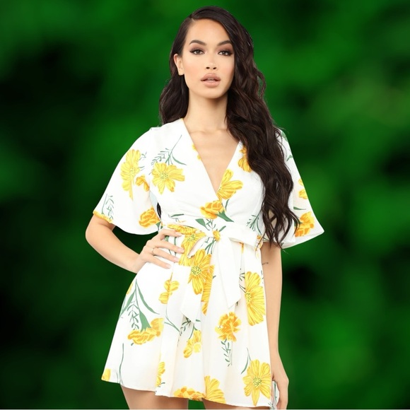 White&Yellow Summer Romper Size Small Tie Waist Wrap 1 Piece Gold Floral Favlux - Picture 1 of 9